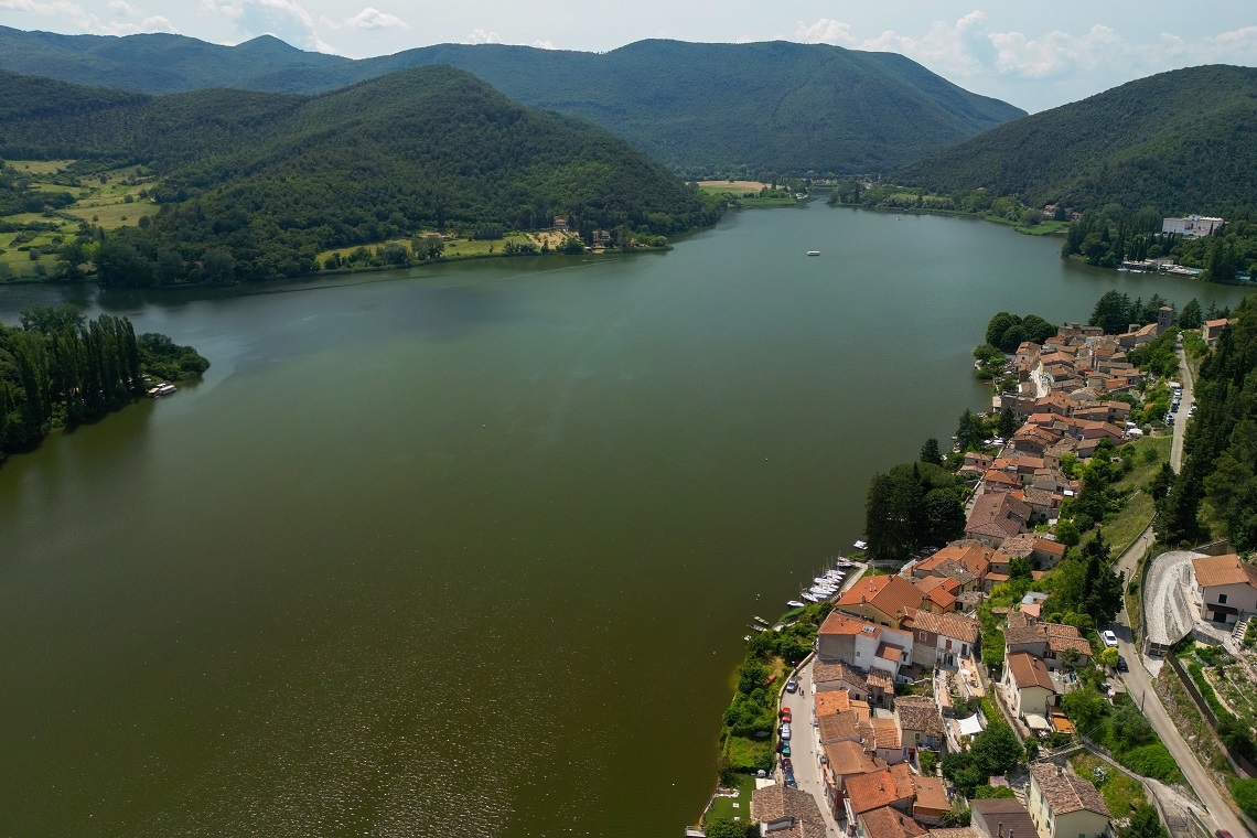 Il Lago di Piediluco: Un Tesoro Naturalistico e Culturale dell'Umbria