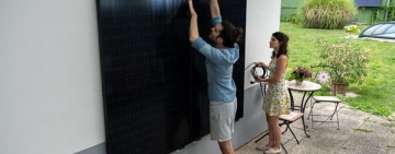 Il Sole a Portata di Balcone: Rivoluziona la Tua Energia con EET Impianti Fotovoltaici Plug&Play