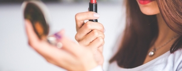 Allarme Amianto nei Cosmetici: Le Cause Legali delle Donne Contro i Grandi Brand di Bellezza
